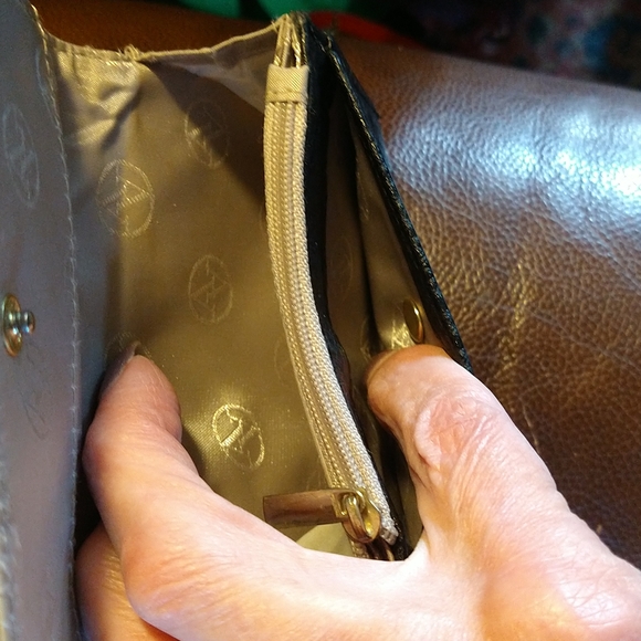 VGUC. Adrienne Vittadini wallet/keychain. - Picture 5 of 5